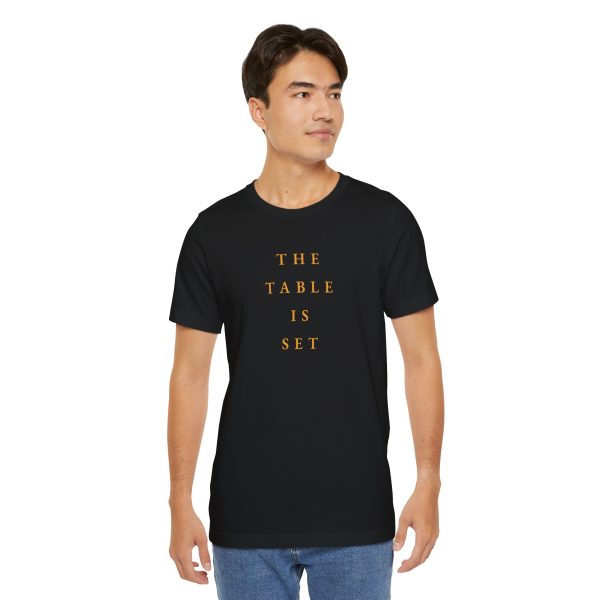 The Table is Set - Tricou unisex cu mânecă scurtă din jerseu - imagine 7